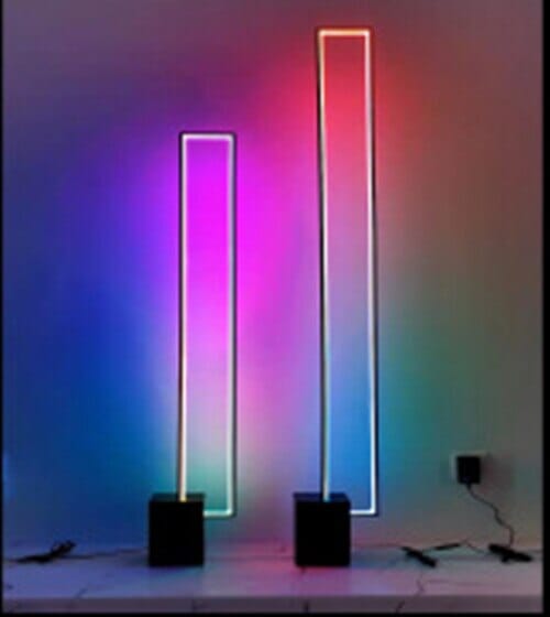 Lámpara de pie LED rectangular Tevaro – con luz RGB multicolor