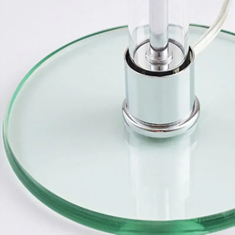 Lámpara de mesa de cristal opal Orbina en un salón de estilo clásico – imagen 8