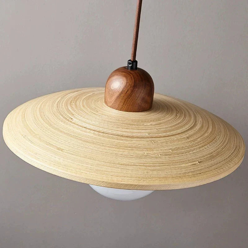 Lámpara colgante de bambú Bambusa – detalle del remate de madera
