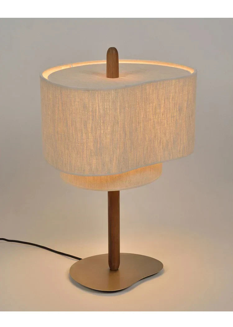 Lámpara de mesa wabi sabi Tapela en un salón sereno – imagen 8