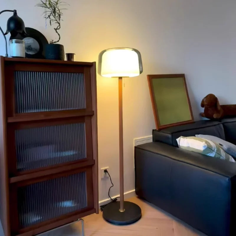 Lámpara de pie de cristal Prisela en un salón cálido – imagen 5