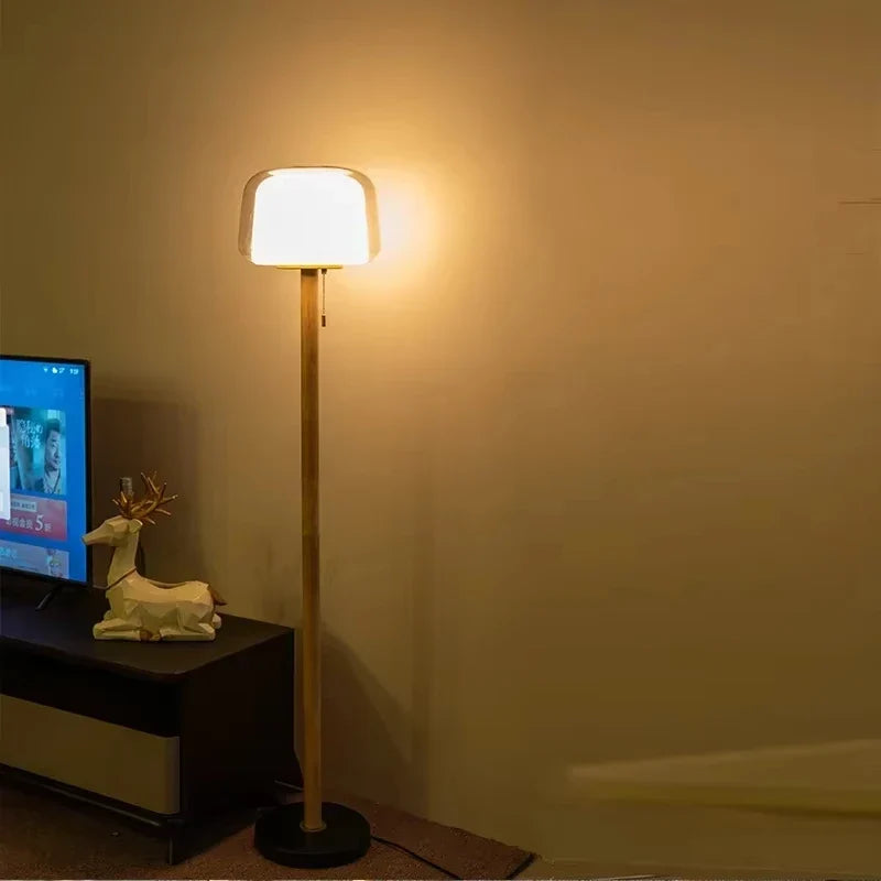 Lámpara de pie de cristal Prisela en un salón cálido – imagen 9