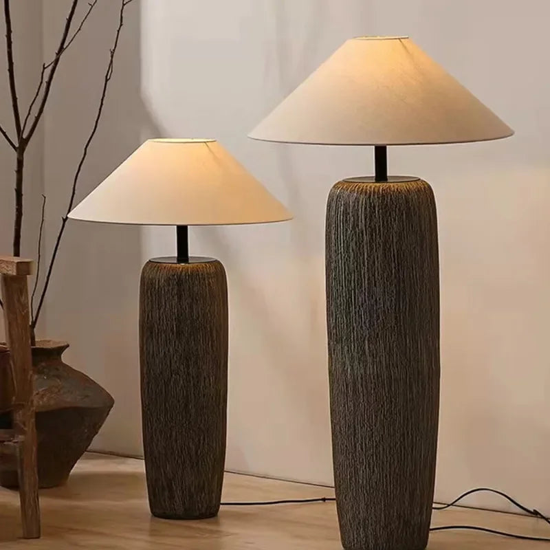 Lámpara de pie de cerámica Poliva en un salón de estilo japonés – imagen 7