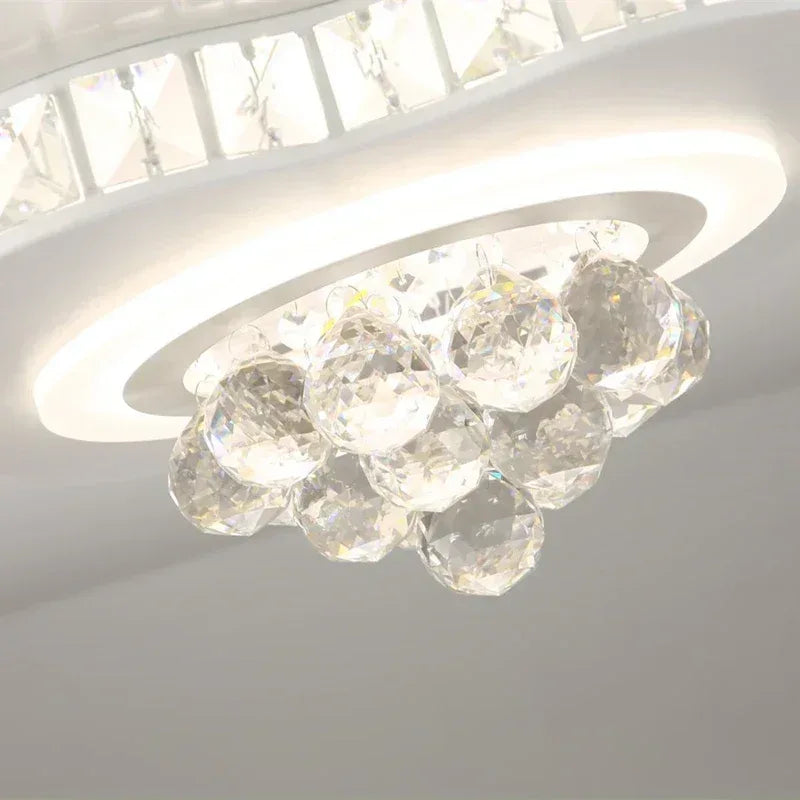 Plafón LED redondo con cristal Cristea – detalle de las esferas de cristal