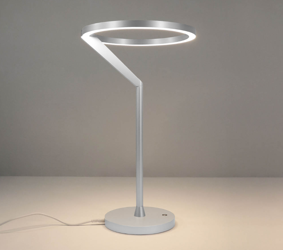 Lámpara de mesa LED con aro de luz Orlena – en titanio, encendida