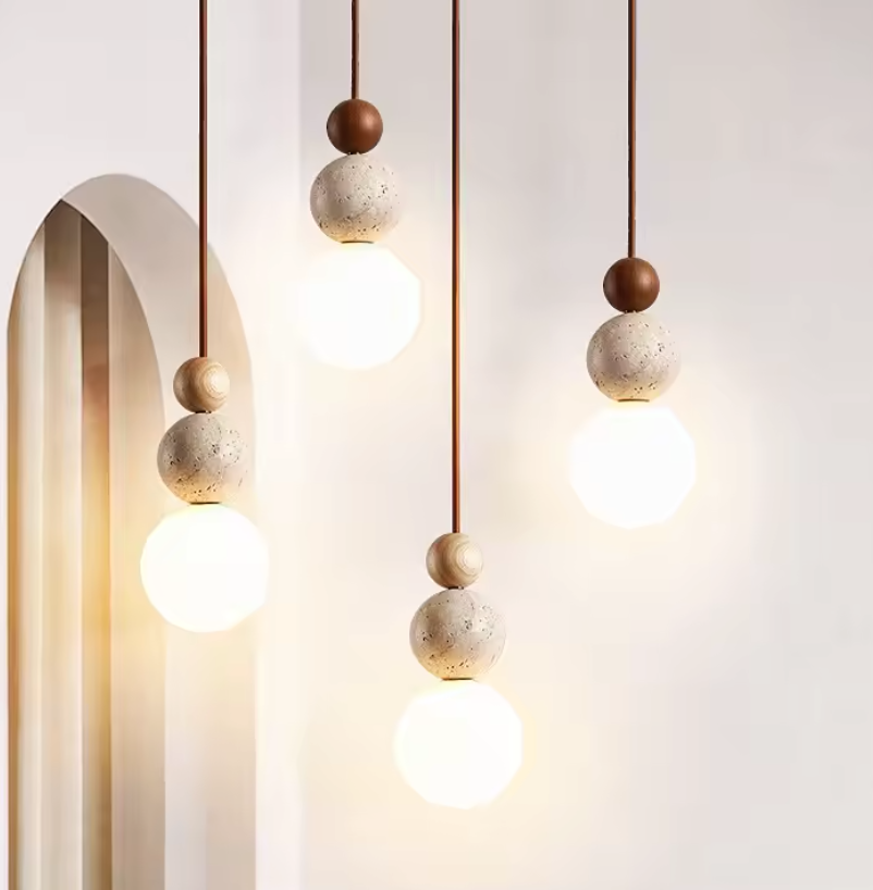 Lámpara colgante de travertino Dolmia en un interior de estilo japandi – imagen 8