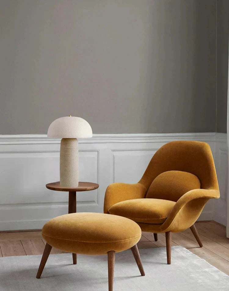 Lámpara de mesa seta Kupela en un salón de tonos naturales – imagen 5