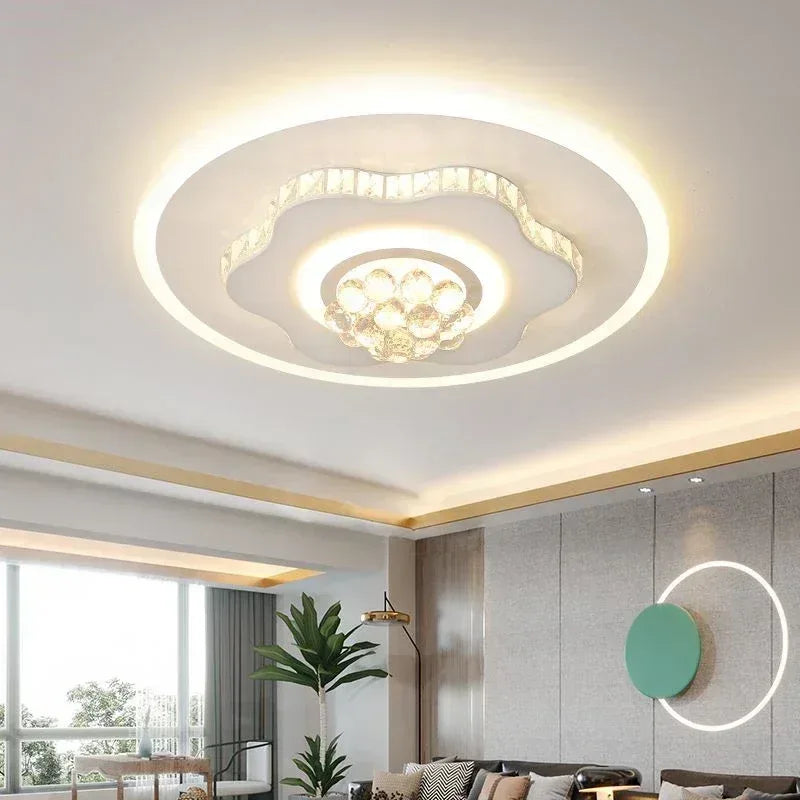 Plafón LED redondo con cristal Cristea – en un salón con plantas