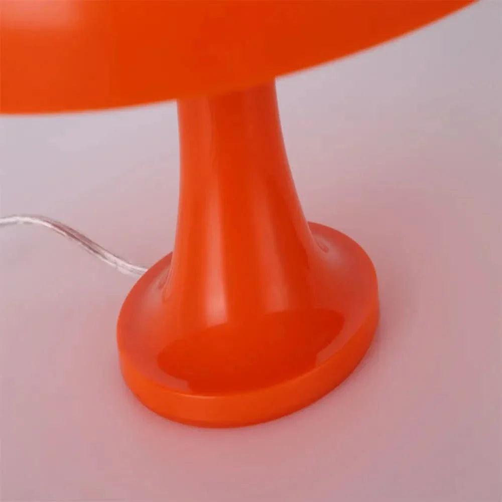 Lámpara de mesa seta retro Karamela en un dormitorio acogedor – imagen 13