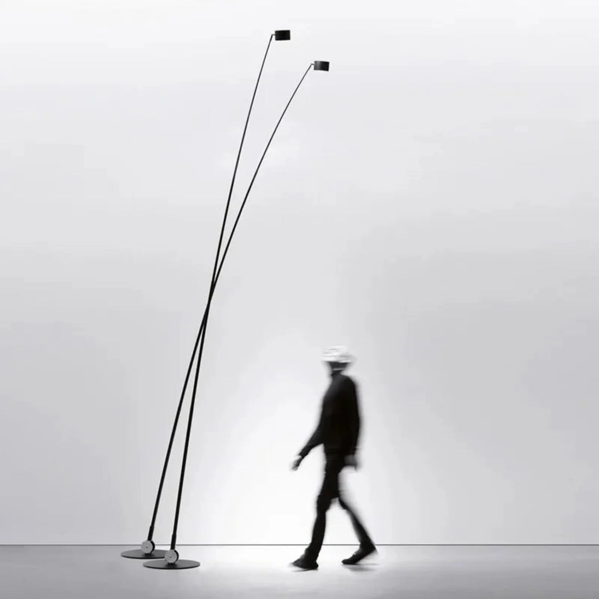 Lámpara de pie LED de brazo curvado Tallira – dos lámparas de distinta altura