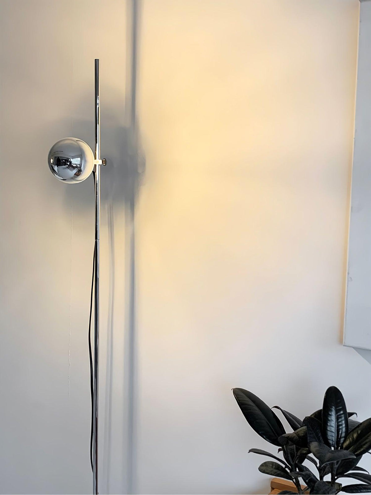 Lámpara de pie Tersia de acero y mármol beige – luz suave sobre la pared