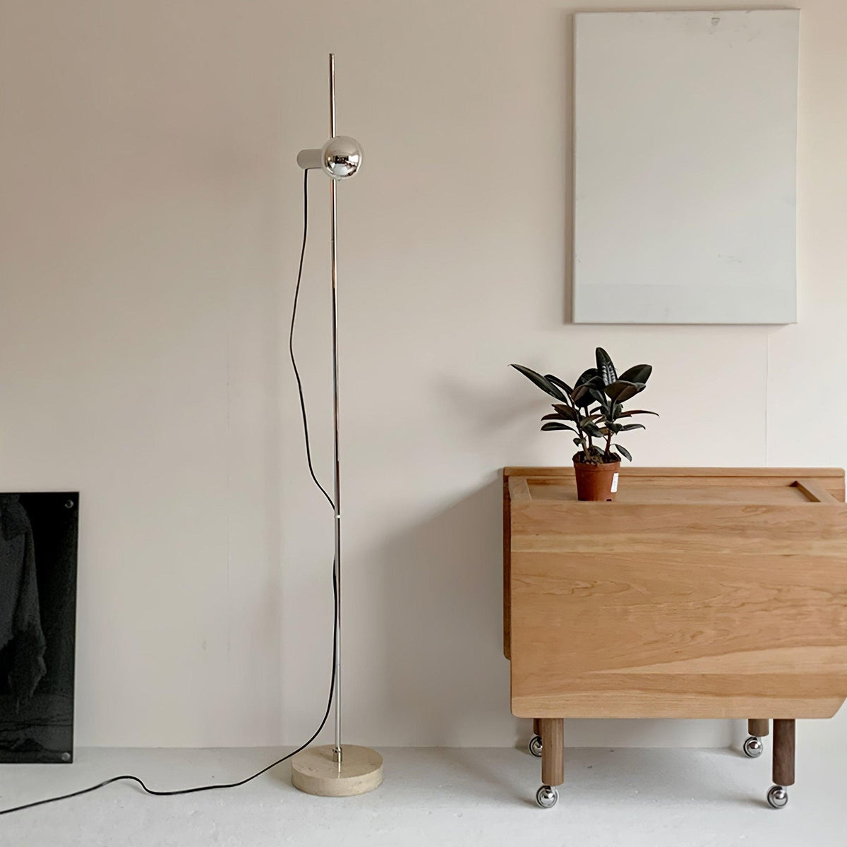 Tersia - Lámpara de Pie Minimalista de Acero con Base de Mármol Beige