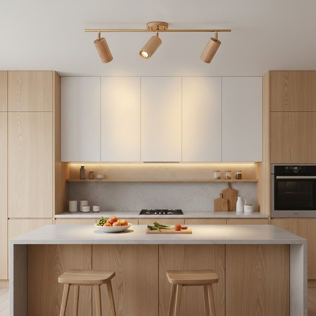 Lámpara de techo de focos de madera Rayuela sobre la encimera de una cocina – imagen 7