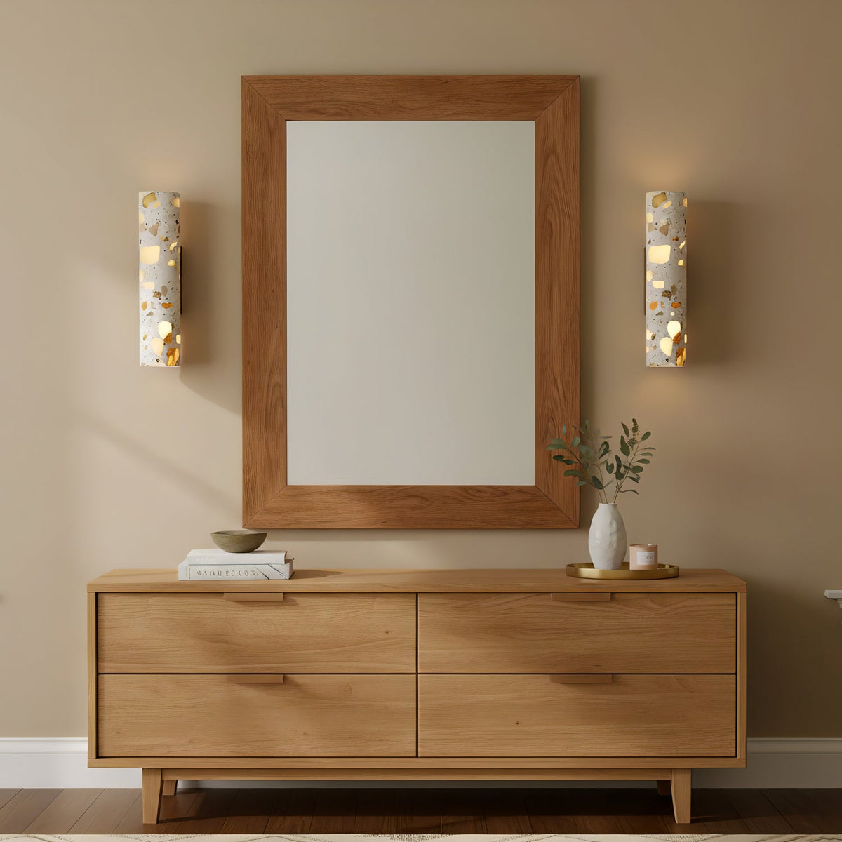 Aplique de pared de terrazo Terrela junto a una cama de madera – imagen 4