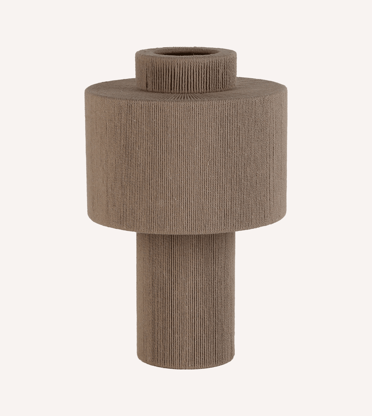 Lámpara de mesa de algodón trenzado Ovilla sobre un aparador de madera – imagen 10