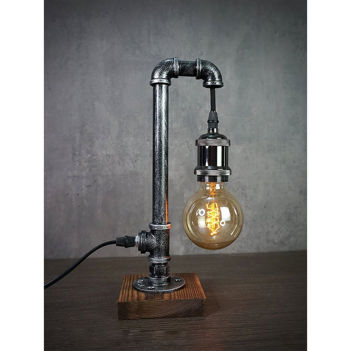 Lámpara de mesa industrial Tuvero en un despacho de estilo loft – imagen 8