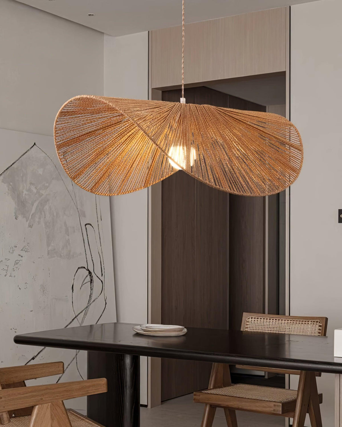 Lámpara colgante sombrero de cuerda Alabrisa sobre una mesa de comedor – imagen 22
