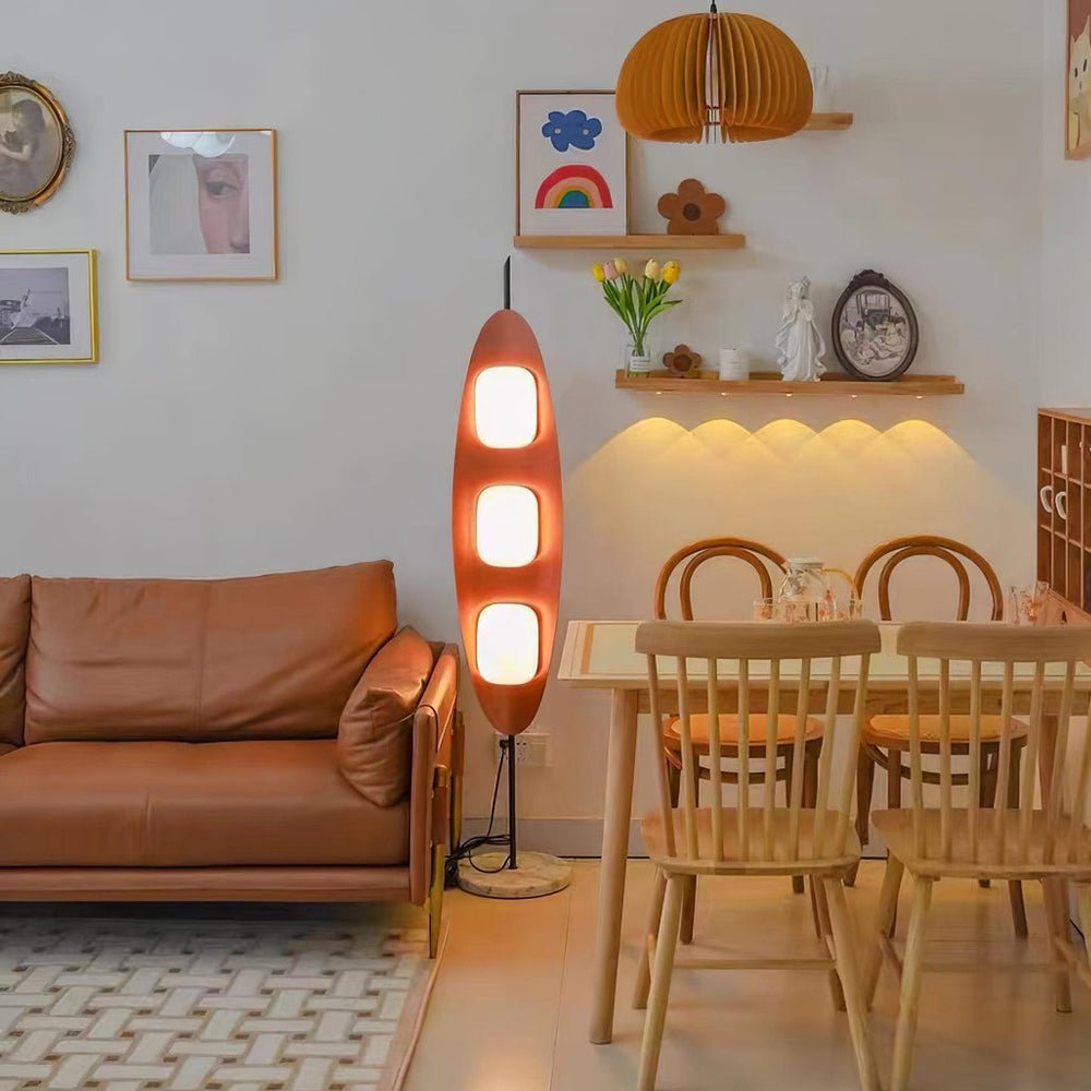 Lámpara de pie de madera Parela en un salón cálido – imagen 11