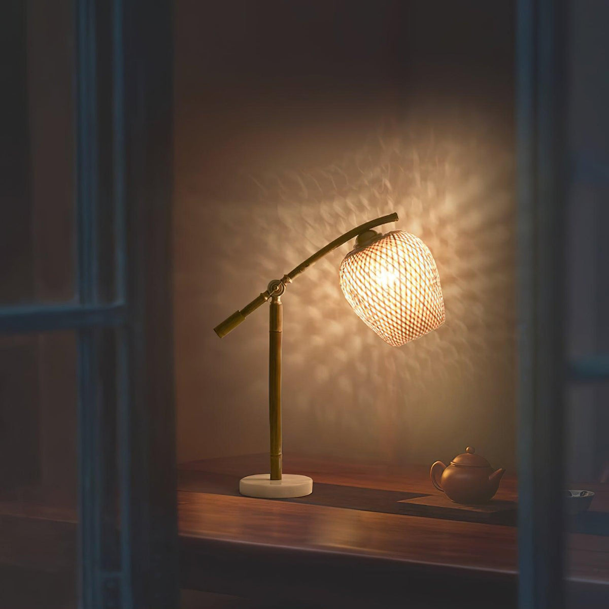 Lámpara de mesa de bambú Fibreta en un dormitorio de estilo zen – imagen 14