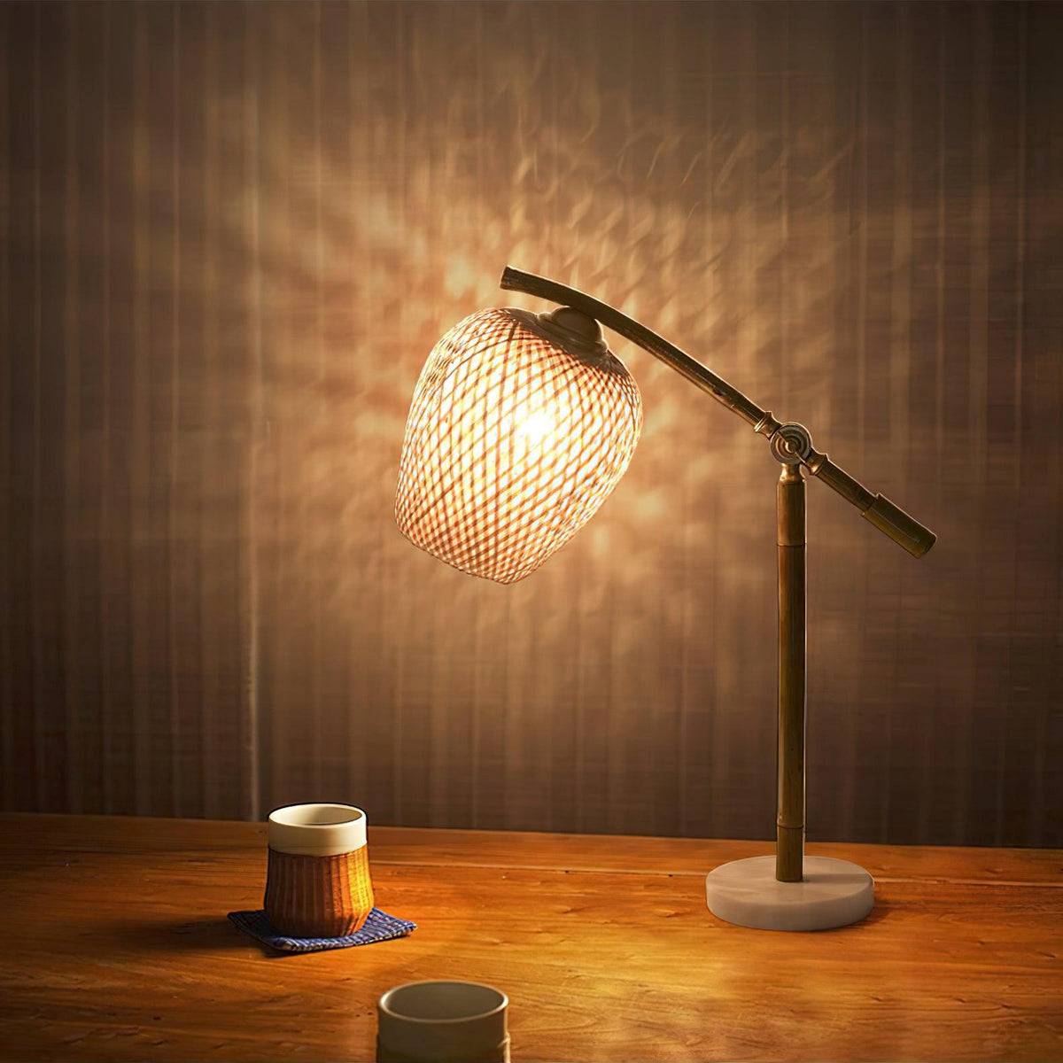 Lámpara de mesa de bambú Fibreta en un dormitorio de estilo zen – imagen 7