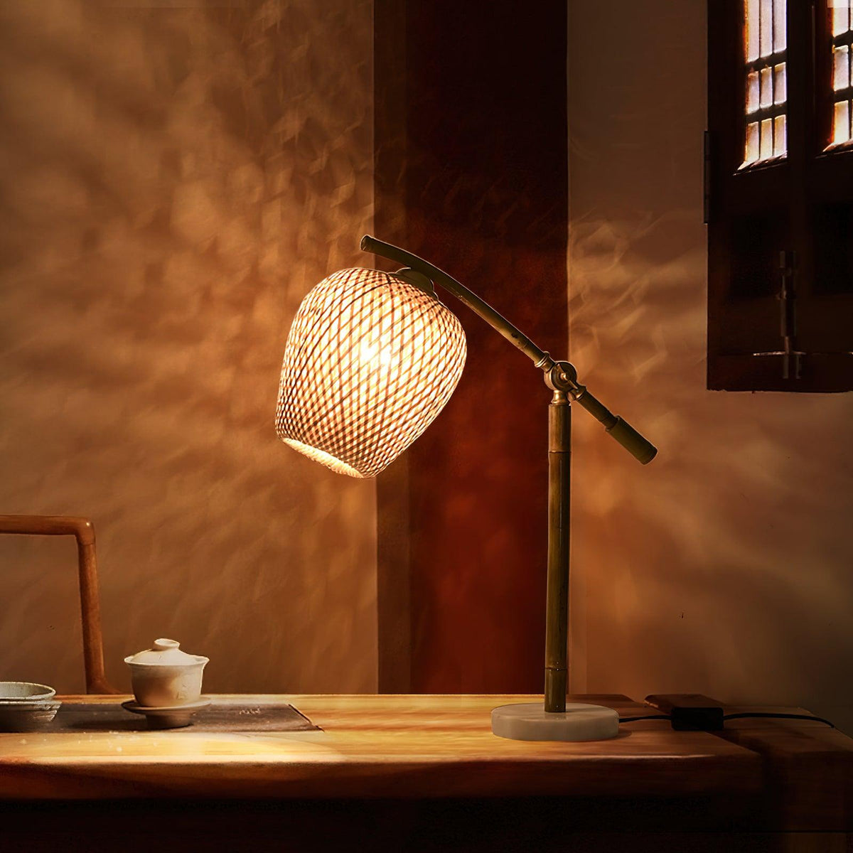 Lámpara de mesa de bambú Fibreta en un dormitorio de estilo zen – imagen 11