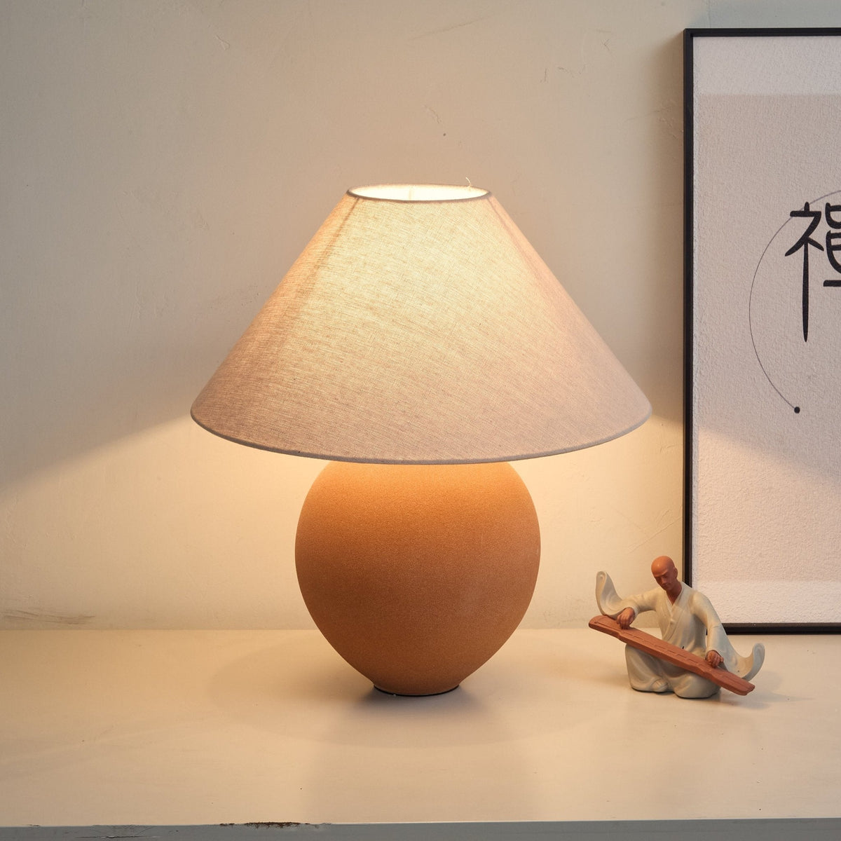 Lámpara de mesa de cerámica Terrosa – con luz suave