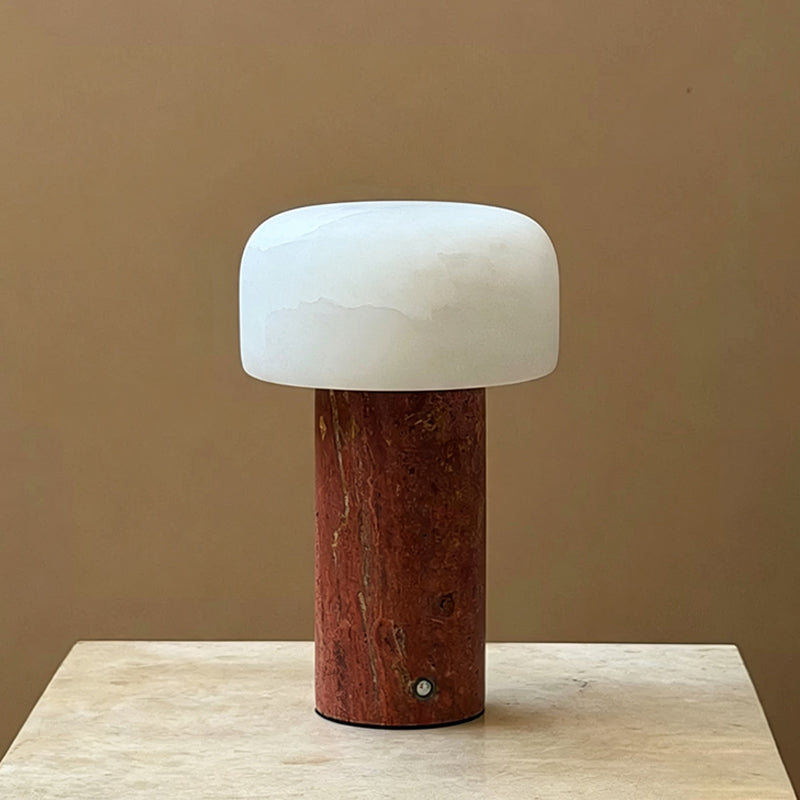 Lámpara de mesa recargable Tobalia – base de travertino rojo con pantalla blanca