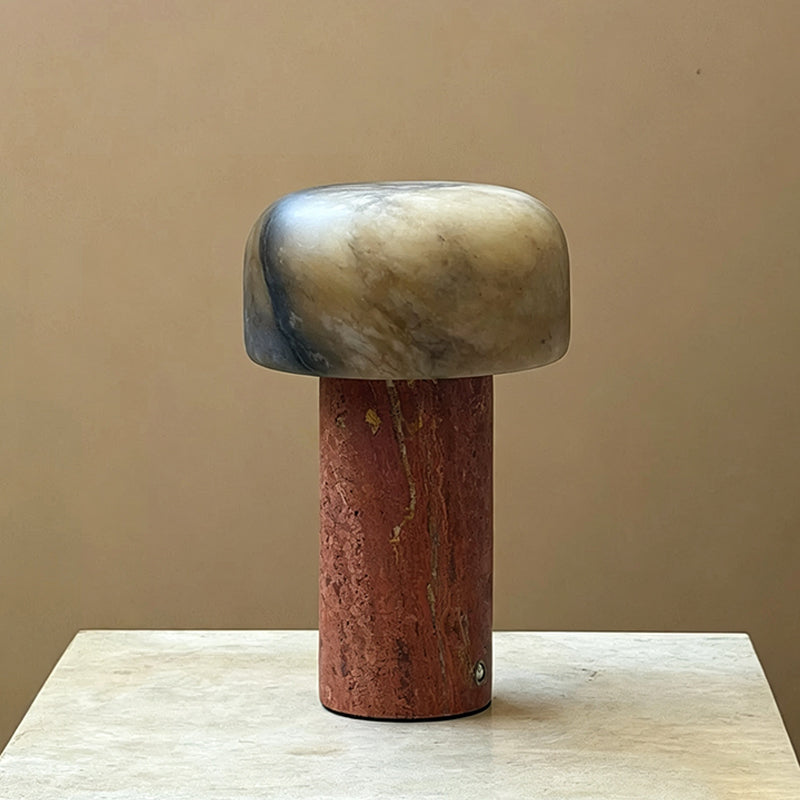Lámpara de mesa recargable Tobalia – base de travertino rojo con pantalla marrón oscuro