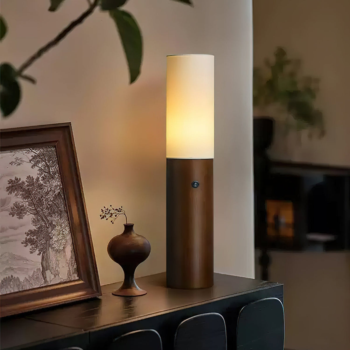 Lámpara de pie columna Velona en un salón cálido – imagen 2