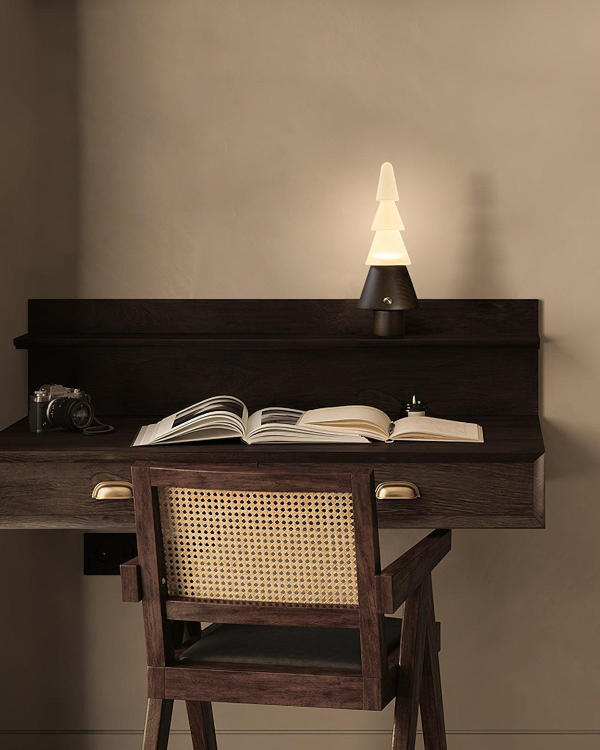 Lámpara de mesa recargable en forma de árbol Abeta en un salón acogedor – imagen 16