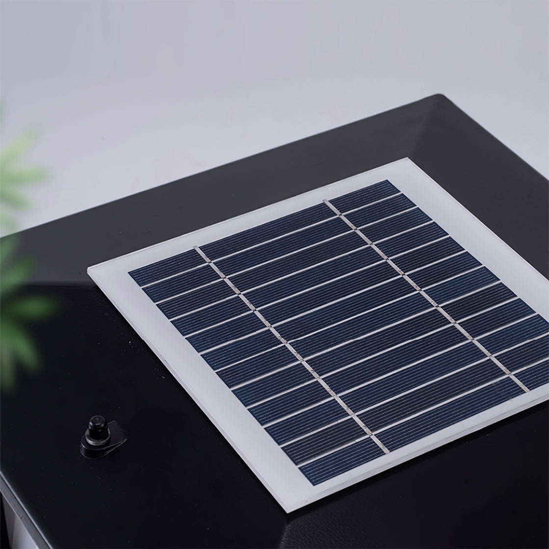 Lámpara solar de exterior tipo farol Columa sobre un pilar del jardín – imagen 15