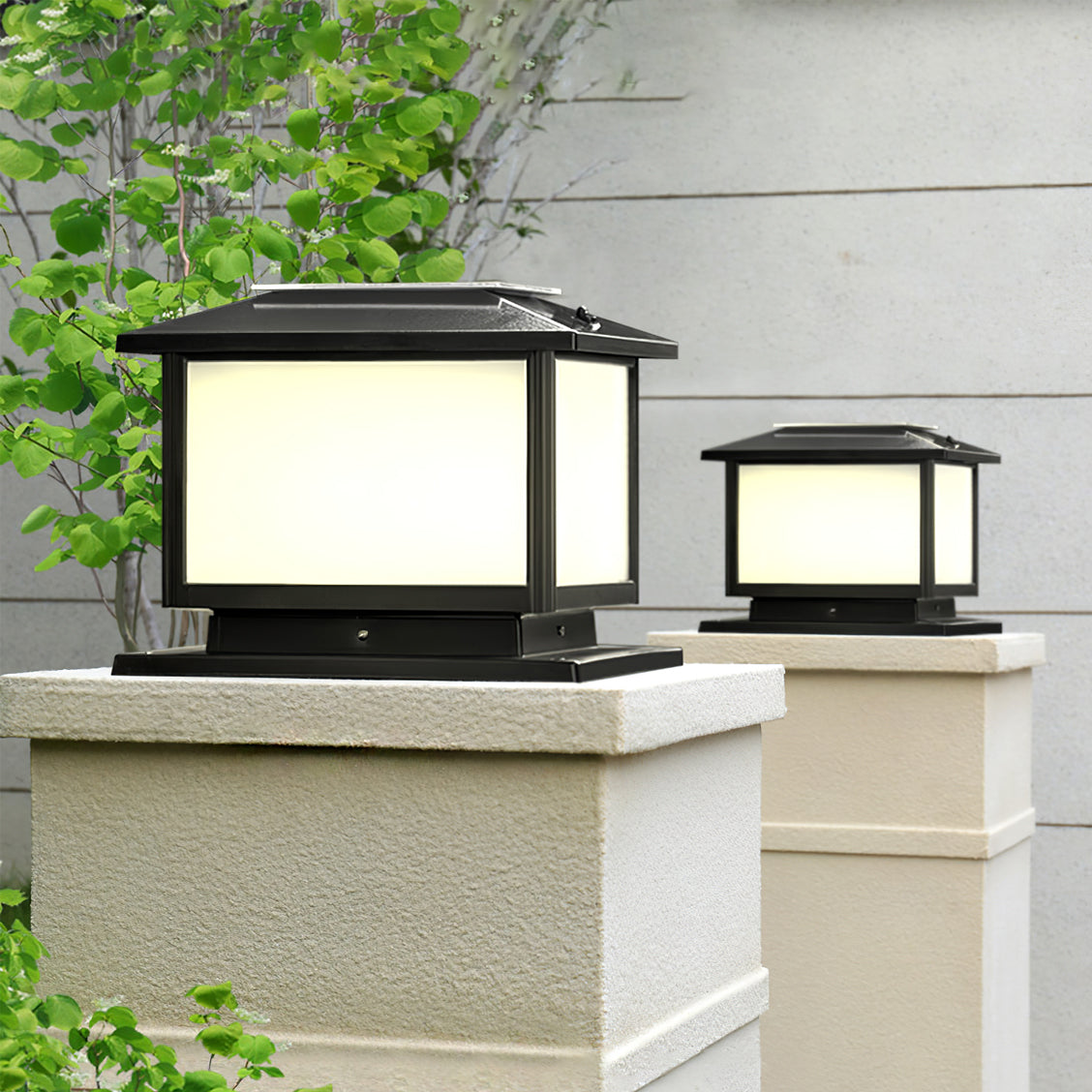 Lámpara solar de exterior tipo farol Columa sobre un pilar del jardín – imagen 5
