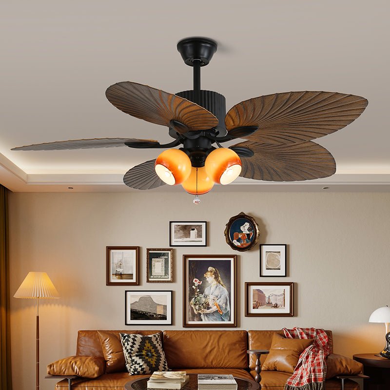 Ventilador de techo con luz Isalma en un salón de estilo tropical – imagen 4