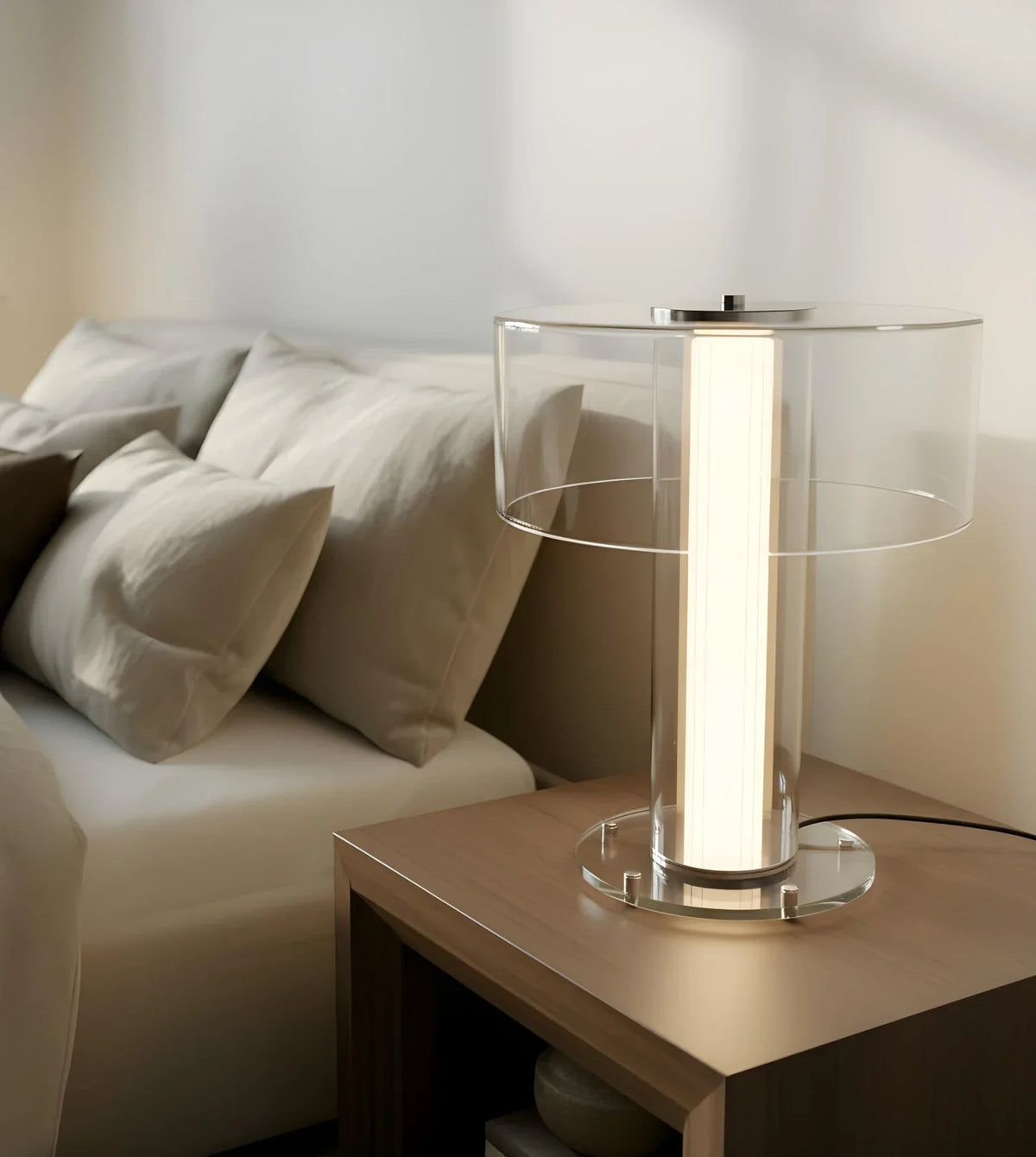 Lámpara de mesa de cristal Mabela en un dormitorio sereno – imagen 6
