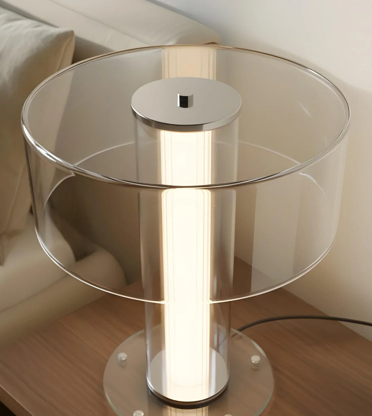 Lámpara de mesa de cristal Mabela en un dormitorio sereno – imagen 3