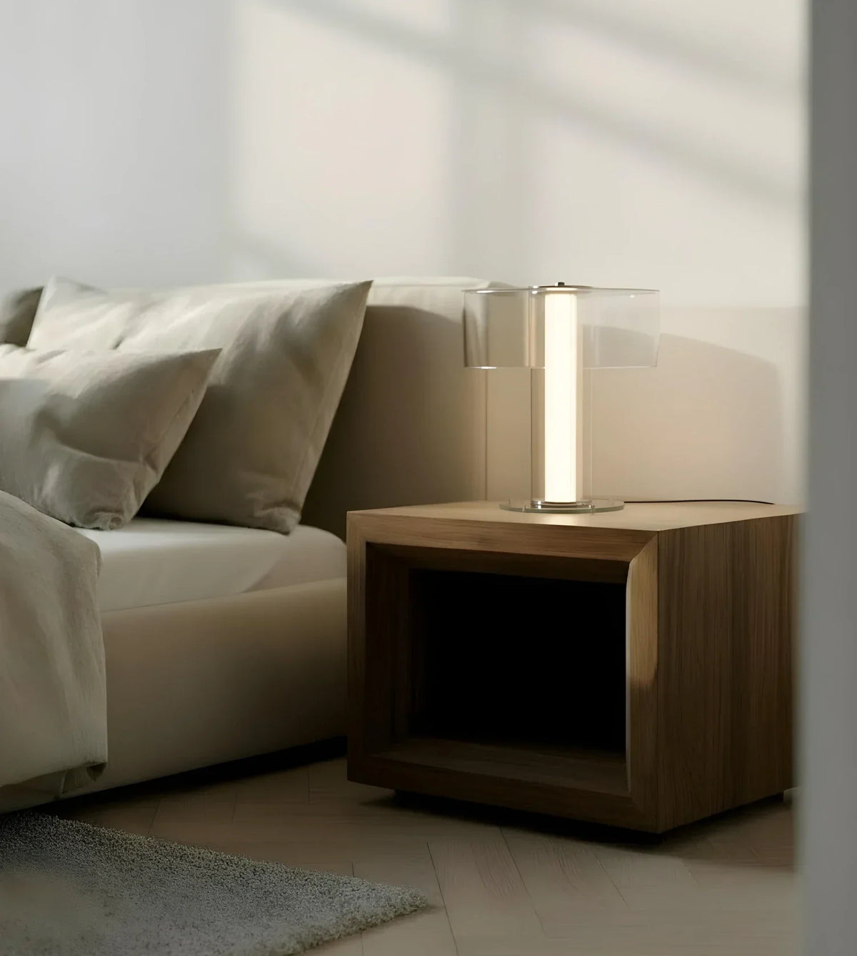 Lámpara de mesa de cristal Mabela en un dormitorio sereno – imagen 7