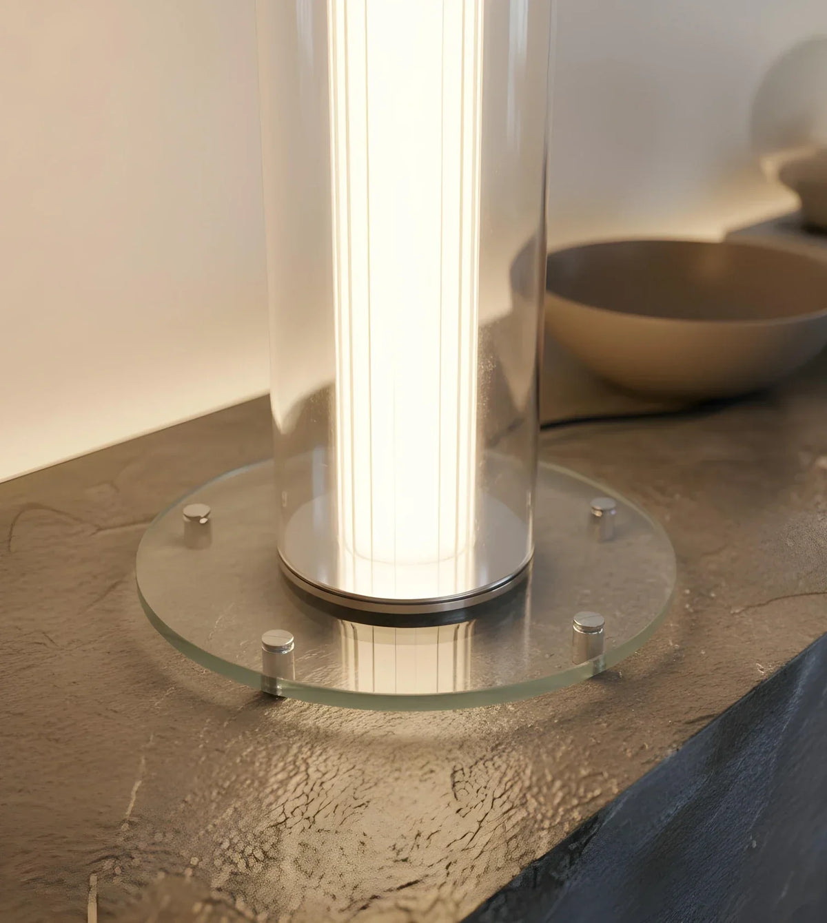 Lámpara de mesa de cristal Mabela – detalle de la base de cristal