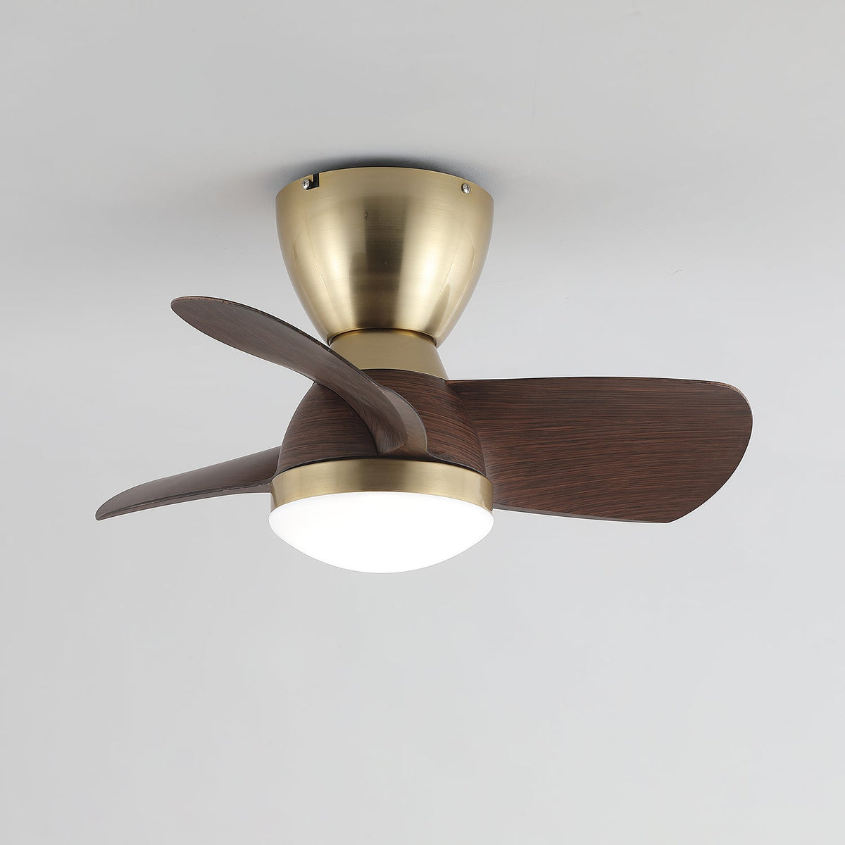Ventilador de techo con luz Doranza en un dormitorio acogedor – imagen 12