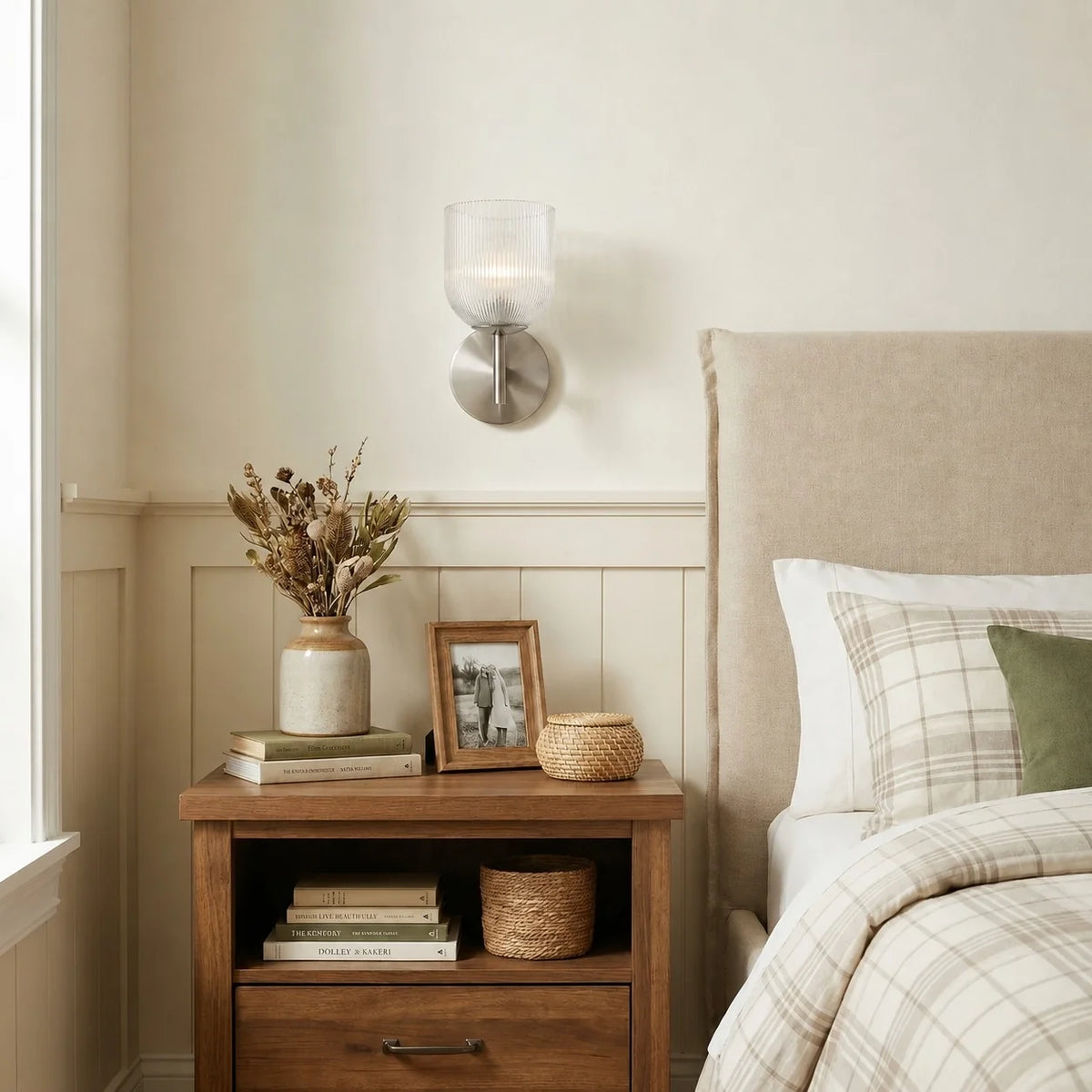 Aplique de pared de cristal Rayela en un baño acogedor – imagen 9