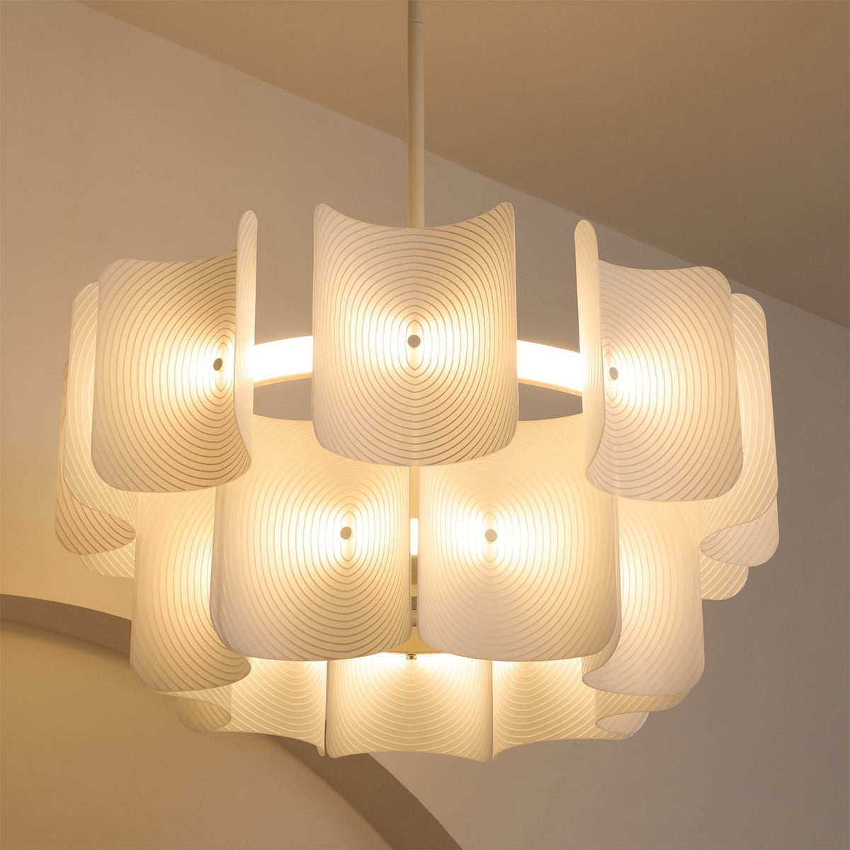 Lámpara de araña LED Corvela – encendida vista desde abajo
