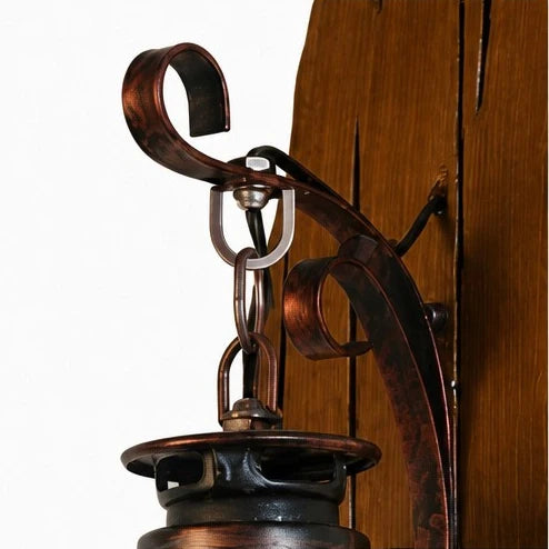Aplique de pared quinqué Belquina en un salón rústico – imagen 8
