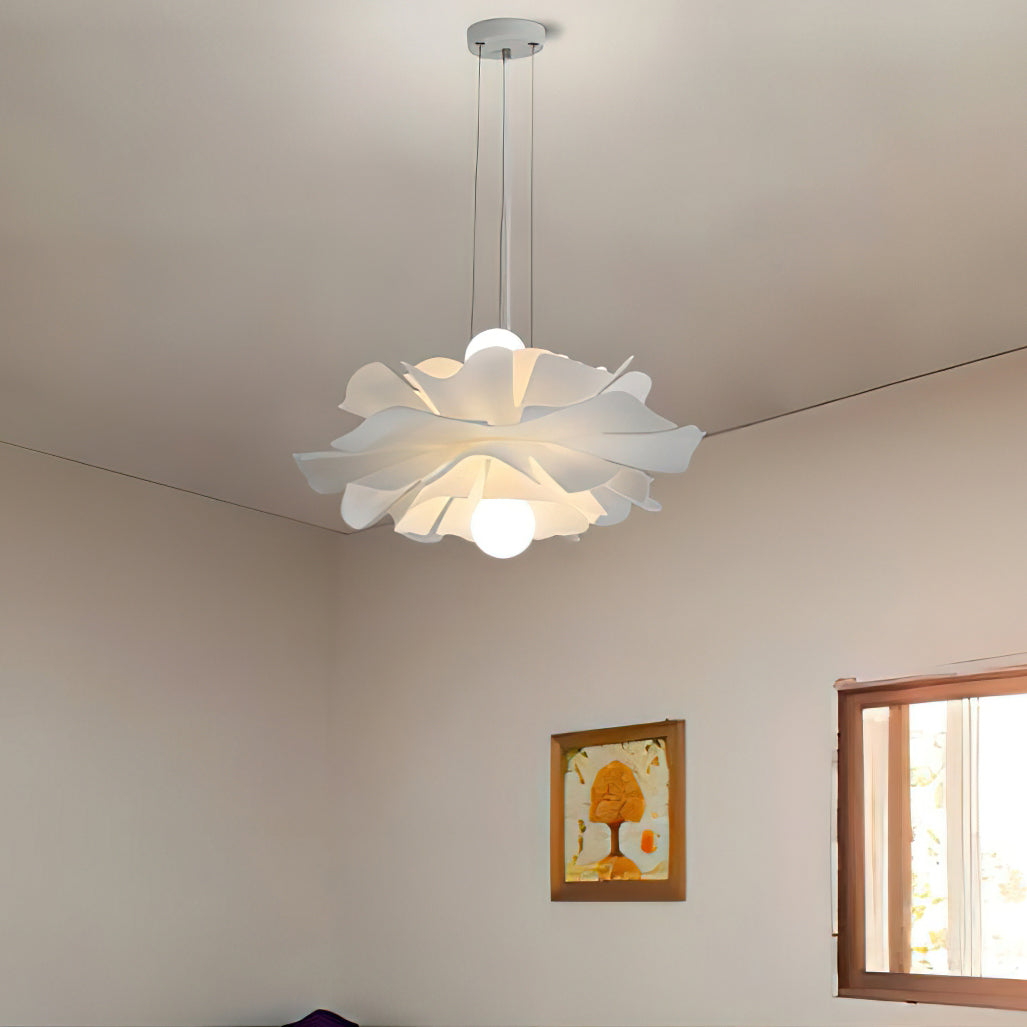 Lámpara colgante flor de loto Flotina sobre una mesa de comedor – imagen 34