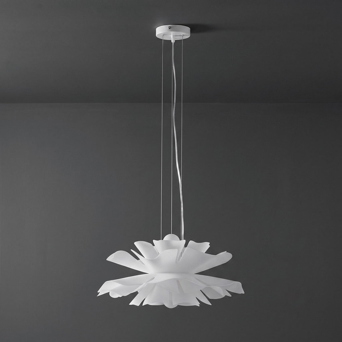 Lámpara colgante flor de loto Flotina sobre una mesa de comedor – imagen 41