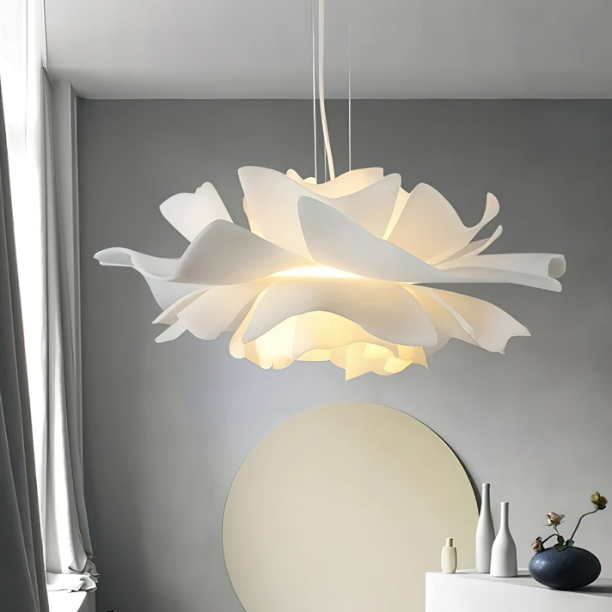 Lámpara colgante flor de loto Flotina sobre una mesa de comedor – imagen 18
