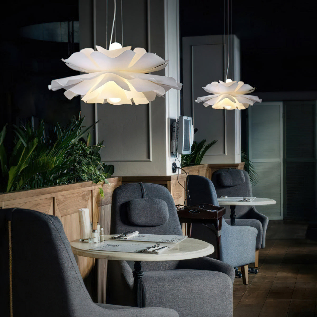 Lámpara colgante flor de loto Flotina sobre una mesa de comedor – imagen 19