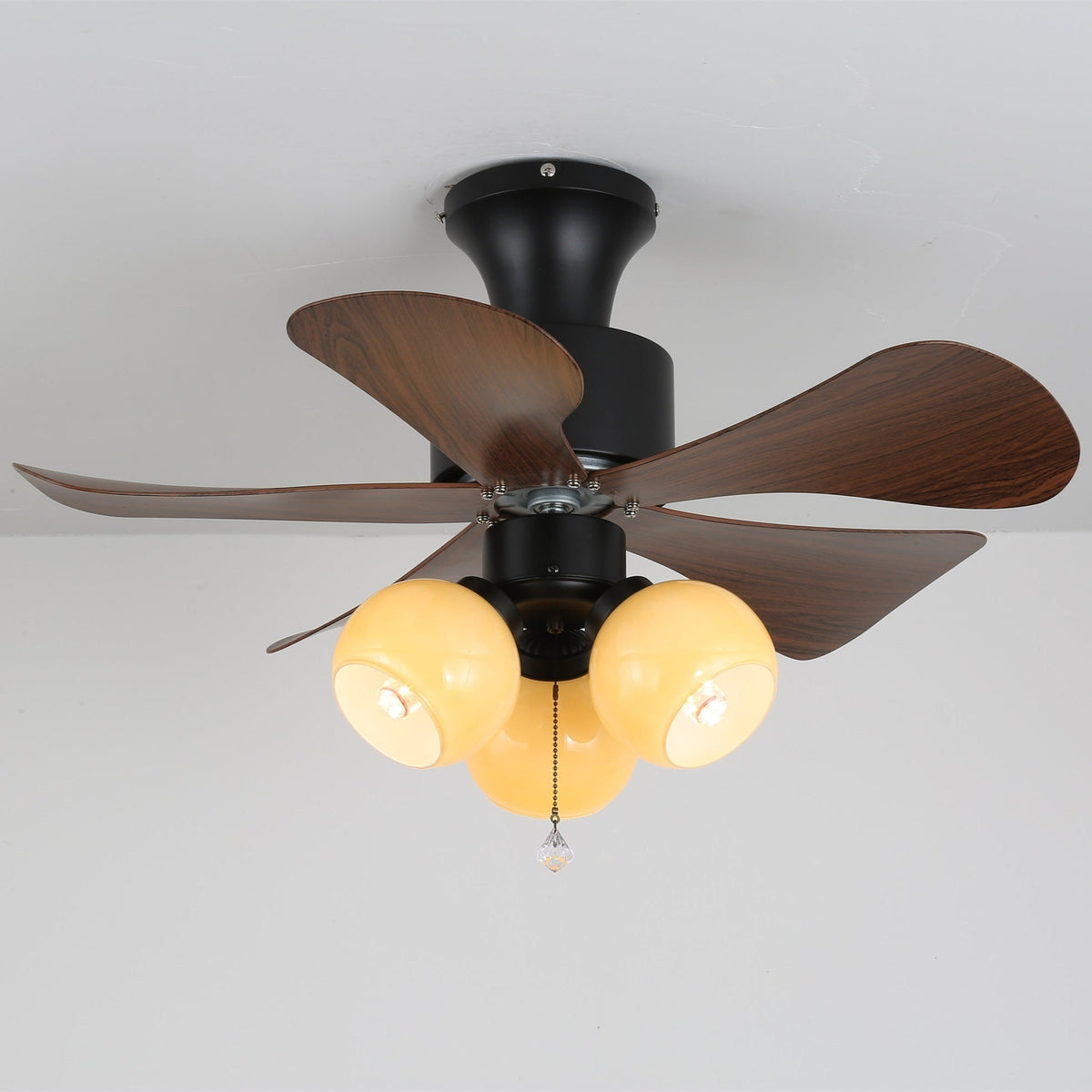 Ventilador de techo con luz Madelva en un salón con encanto – imagen 2