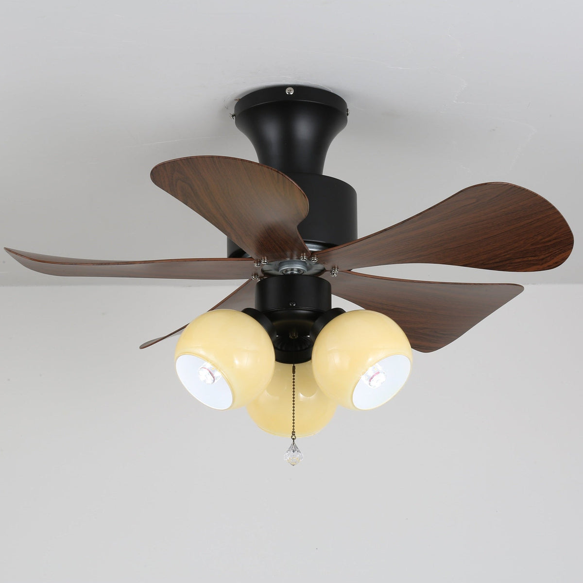 Ventilador de techo con luz Madelva en un salón con encanto – imagen 3