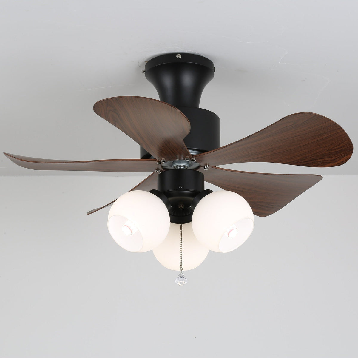 Ventilador de techo con luz Madelva en un salón con encanto – imagen 8