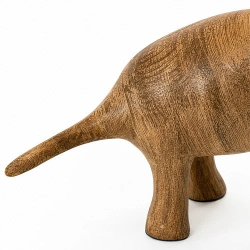 Lámpara de mesa dinosaurio de madera Dinora en un dormitorio infantil – imagen 12