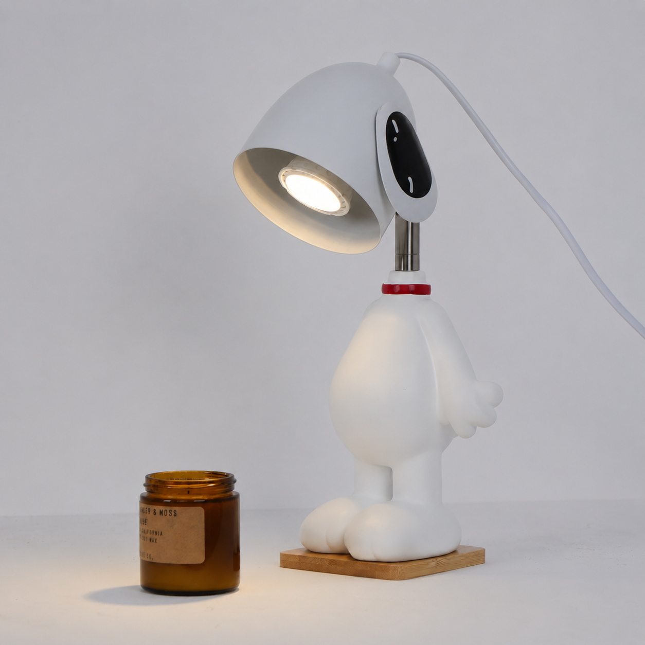 Zalvo - Lámpara Decorativa Calentadora de Cera Snoopy - Diseño Único en Resina y Metal - Luz Suave para Aromaterapia - Uso Interior